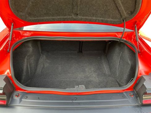 Used 2016 Dodge Challenger SRT w/ Technology Group image 29