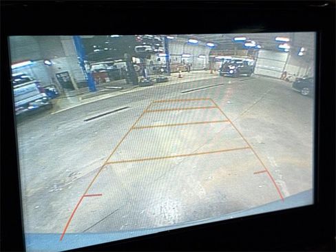 Used 2019 Chevrolet Traverse LT image 11