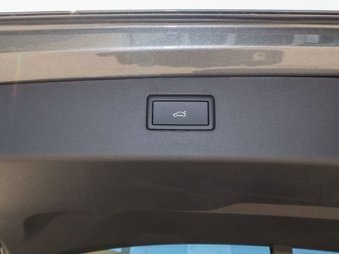 New 2026 Volkswagen Tiguan SE FWD image 11