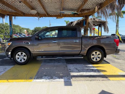 Used 2017 Nissan Titan SV RWD image 8