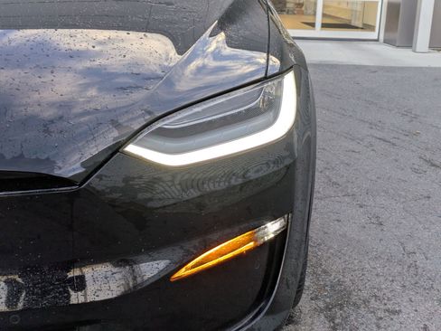 Used 2022 Tesla Model X image 10