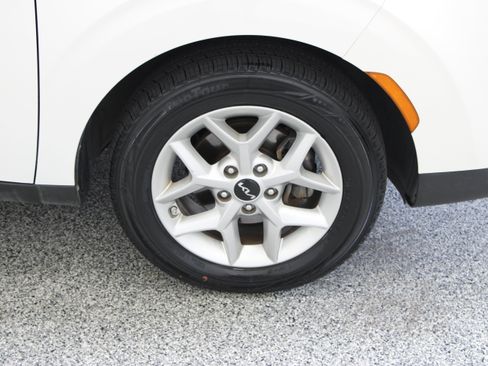 Used 2022 Kia Soul LX w/ Technology Package FWD image 5