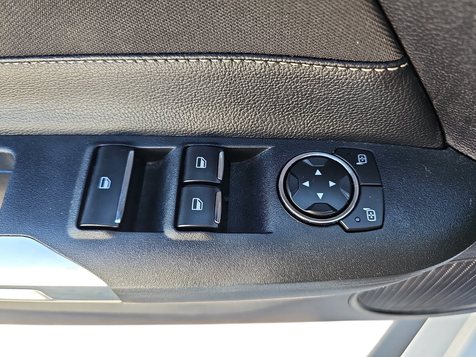 Used 2019 Ford Mustang Convertible RWD image 23