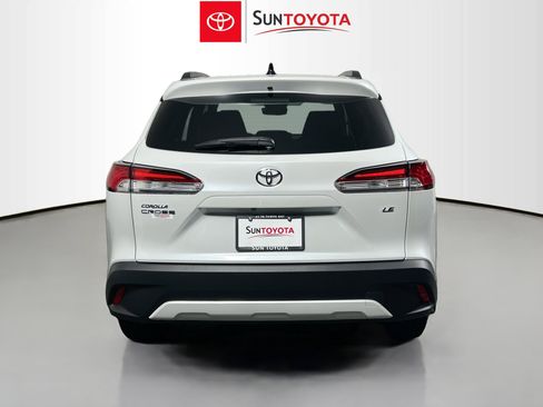 Used 2025 Toyota Corolla Cross LE FWD image 5