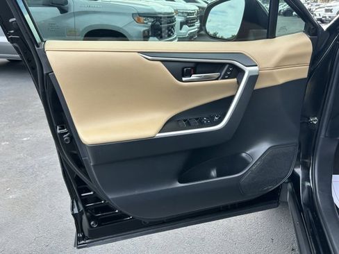 Used 2021 Toyota RAV4 Limited image 12