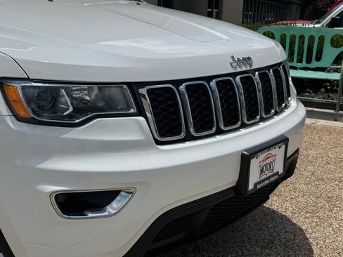 Used 2021 Jeep Grand Cherokee Laredo RWD image 2