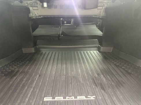 Used 2025 Toyota Camry XLE w/ Premium Plus Package image 11