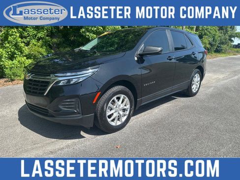 Used 2023 Chevrolet Equinox LS image 1