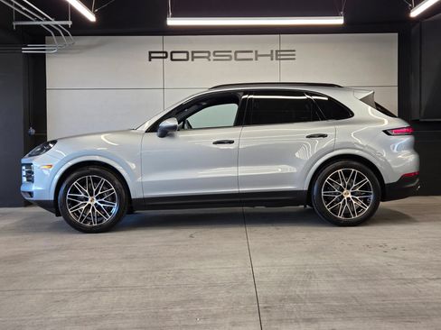 Certified 2024 Porsche Cayenne AWD/4WD image 2