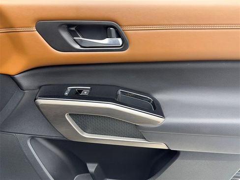 Used 2024 Nissan Pathfinder Platinum w/ Cargo Package image 43