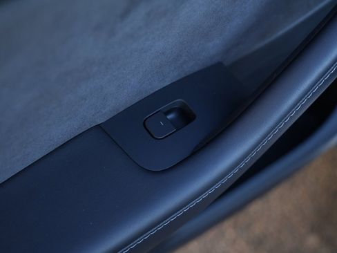 Used 2021 Tesla Model Y Long Range image 28