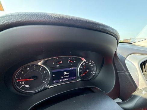Used 2022 GMC Terrain SLT w/ Tech Package FWD image 18