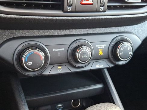 Used 2022 Kia Forte LXS w/ LXS Technology Package FWD image 19