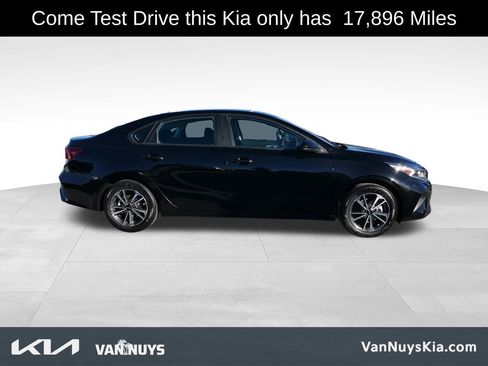 Used 2023 Kia Forte LXS image 2