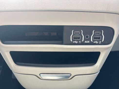 Used 2023 Chrysler Pacifica Touring-L FWD image 17
