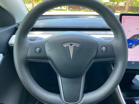 Used 2021 Tesla Model Y Long Range AWD/4WD image 22