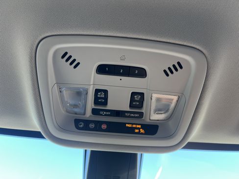 Certified 2021 Chevrolet Traverse High Country image 25