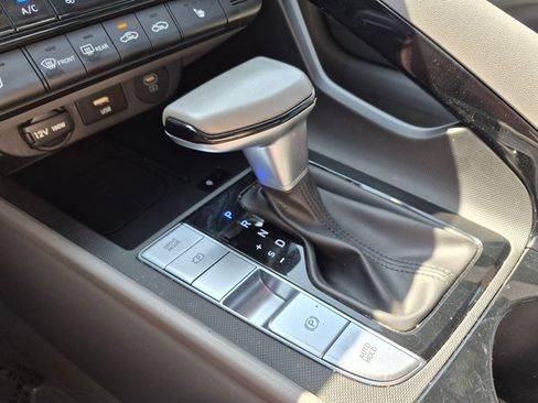 Used 2025 Hyundai Elantra SEL FWD image 14