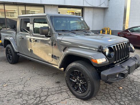 Used 2022 Jeep Gladiator Sport image 11