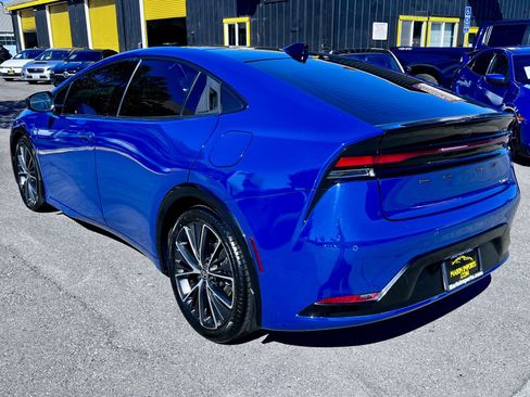 Used 2024 Toyota Prius XLE FWD image 8