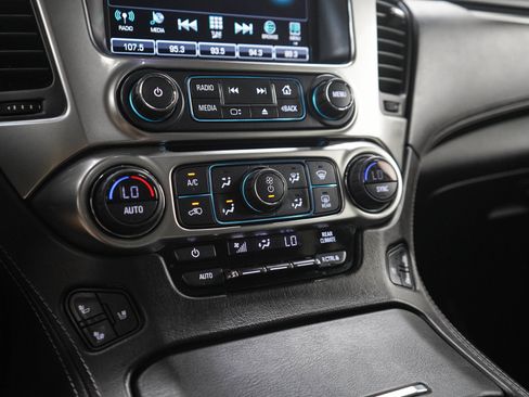 Used 2019 Chevrolet Suburban Premier AWD/4WD image 24