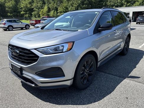 Used 2023 Ford Edge SE w/ Black Appearance Package AWD/4WD image 3