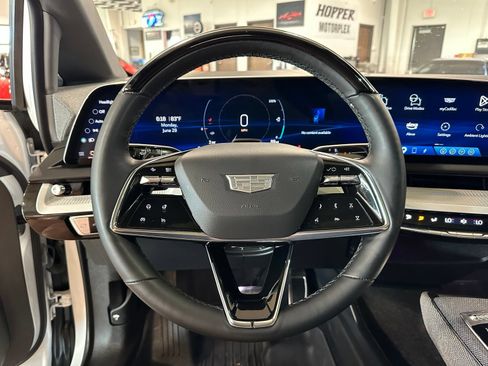 Used 2025 Cadillac Optiq Luxury 2 w/ LPO, Floor Liner Package AWD/4WD image 16