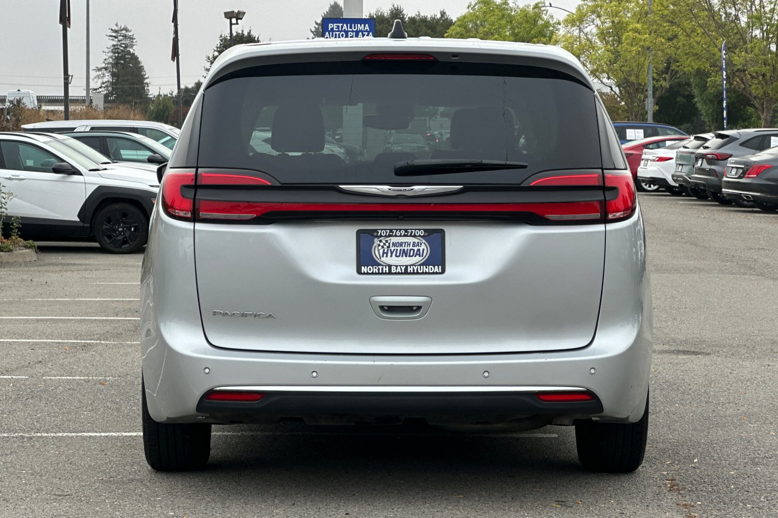 Used 2023 Chrysler Pacifica Touring-L FWD image 5