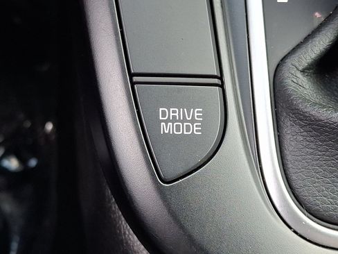 Used 2025 Kia Soul LX w/ LX Technology Package FWD image 24
