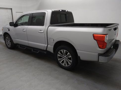 Used 2017 Nissan Titan SV RWD image 3