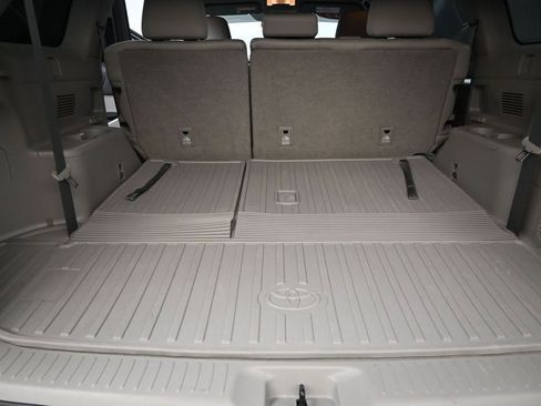 Used 2019 Toyota Highlander LE image 23