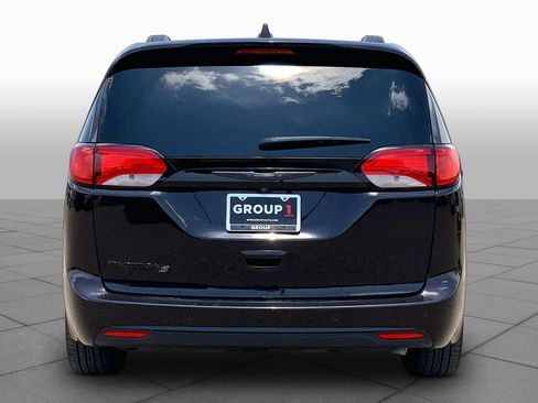 Used 2019 Chrysler Pacifica Touring-L w/ S Appearance Package FWD image 4