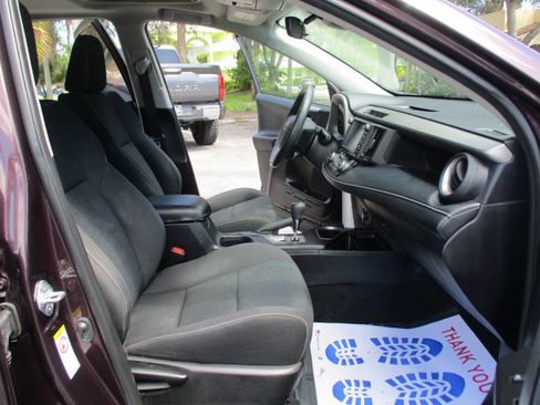 Used 2017 Toyota RAV4 XLE AWD/4WD image 28