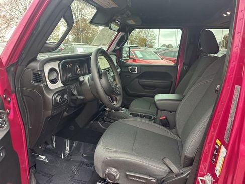 Used 2024 Jeep Wrangler Sport S image 39