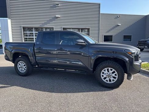Used 2025 Toyota Tacoma SR5 image 3