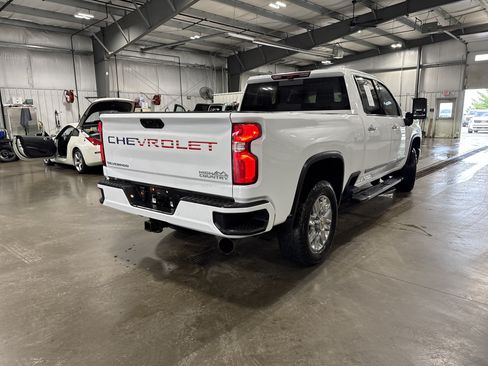 Used 2024 Chevrolet Silverado 2500 High Country w/ High Country Premium Package AWD/4WD image 3