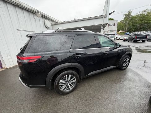 Used 2024 Nissan Pathfinder SL AWD/4WD image 6