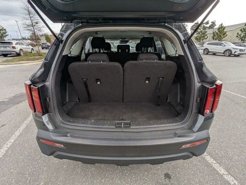 Used 2023 Kia Sorento LX image 16