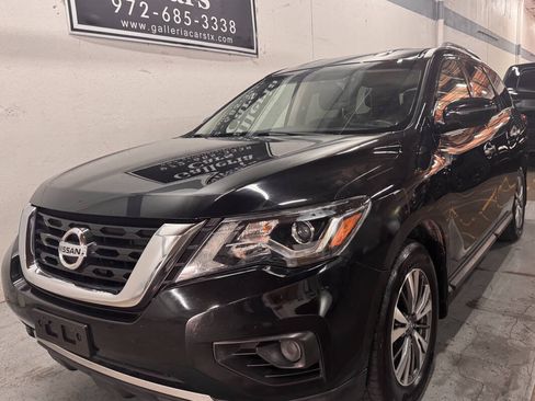 Used 2020 Nissan Pathfinder S FWD image 2
