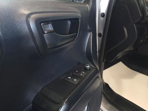 Used 2018 Toyota Tacoma SR RWD image 11