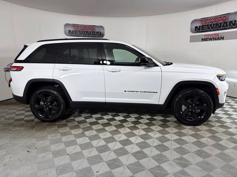 Used 2025 Jeep Grand Cherokee Limited w/ Black Appearance Package image 4