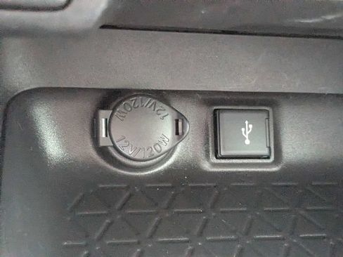 Used 2022 Toyota RAV4 XLE AWD/4WD image 19