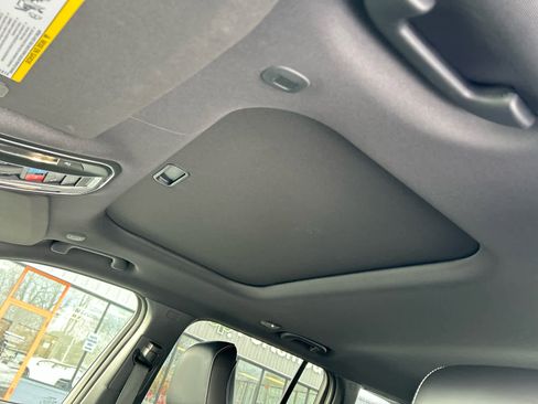 Used 2025 Jeep Grand Cherokee Altitude image 33