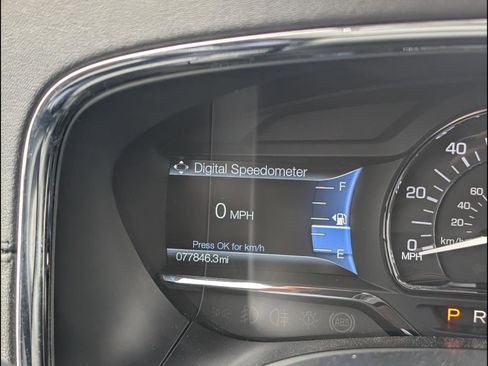 Used 2016 Lincoln Navigator Select image 9