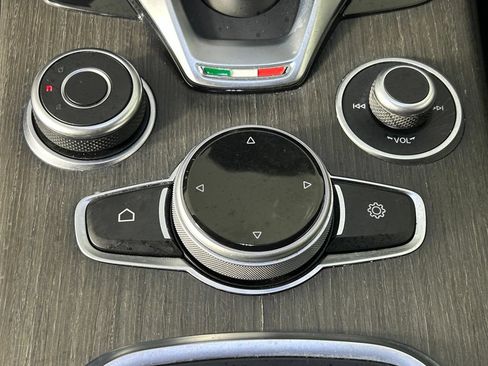 Used 2023 Alfa Romeo Stelvio Ti AWD/4WD image 23