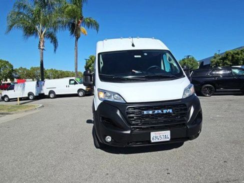 Used 2025 RAM ProMaster 2500 w/ Convenience Group FWD image 3