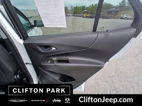 Used 2022 Chevrolet Equinox LT AWD/4WD image 14