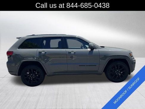 Used 2021 Jeep Grand Cherokee Laredo X AWD/4WD image 4