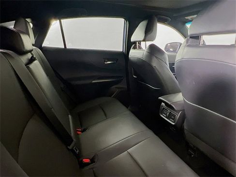 Used 2023 Toyota Venza Limited image 9