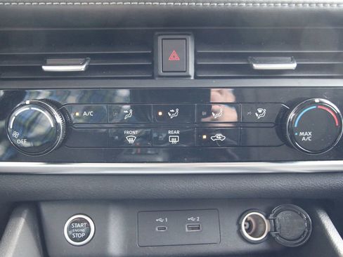 Used 2022 Nissan Rogue S image 25